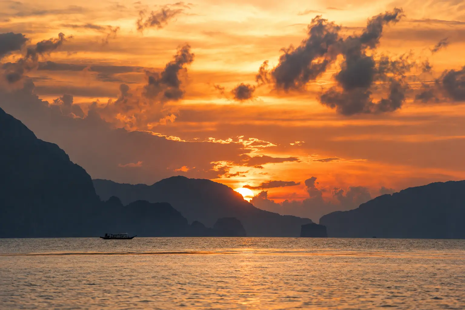 Sunset across Bacuit Bay from Corong Corong Beach